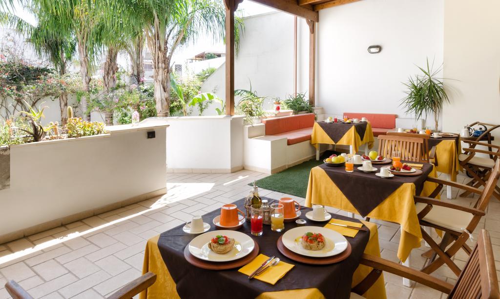 B&B L'Antica Rimessa Lecce Buitenkant foto